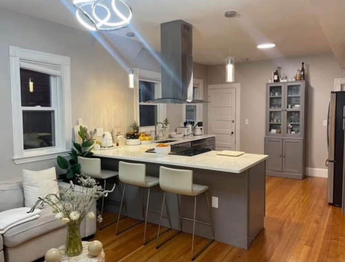 Large Room Near Red Line (JFK/UMass) 