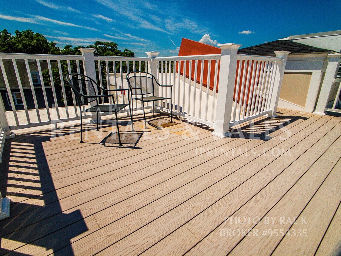 5/1 - 9/1 Sublet - 1 bed in Jamaica Plain apartment [Across the street from Forest Hills Station]