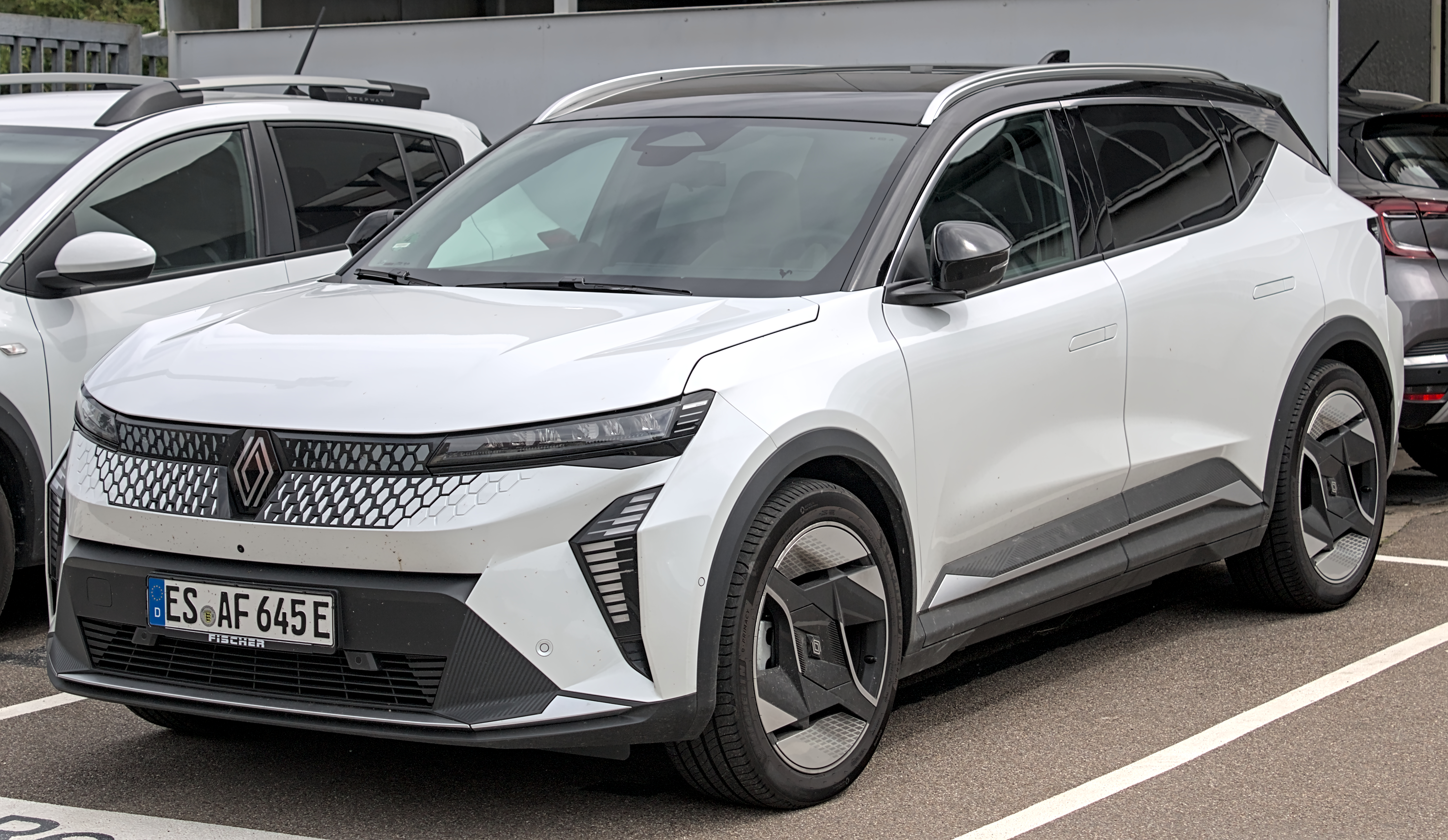 2024 Renault Scenic E Tech Long Range Iconic Vs 2026 Skoda Enyaq 85 
