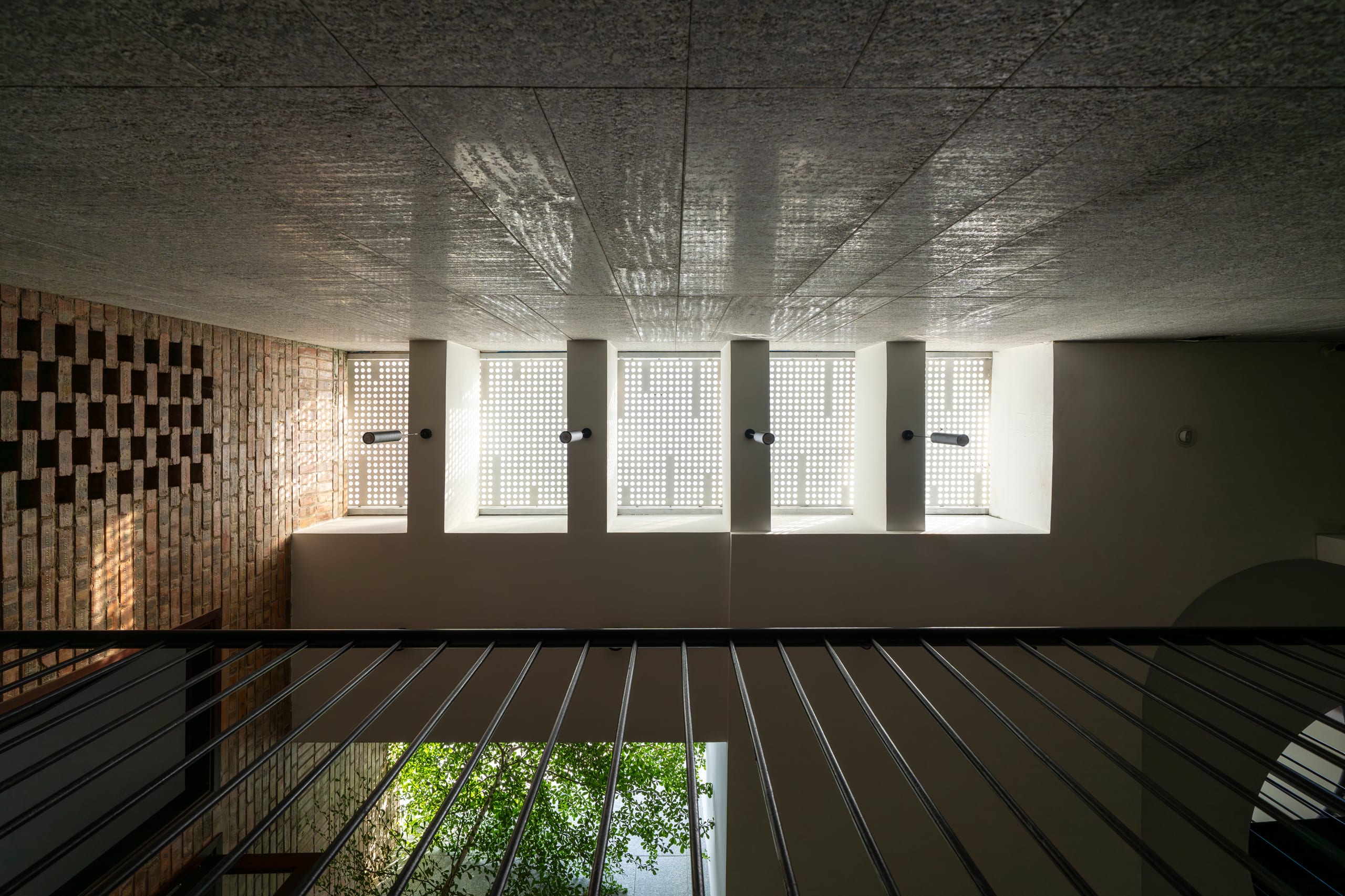 TCL House - Image 16