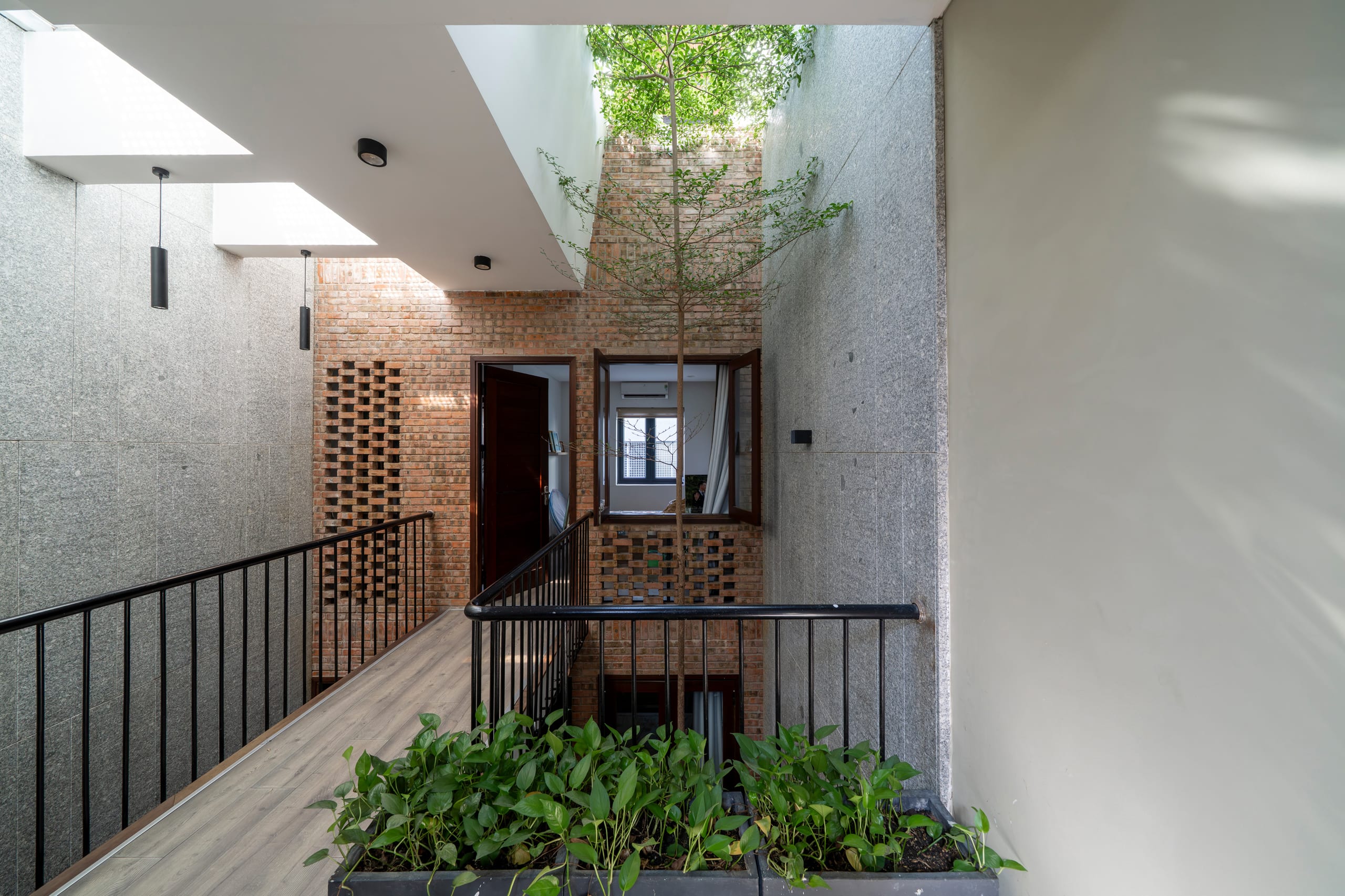 TCL House - Image 18