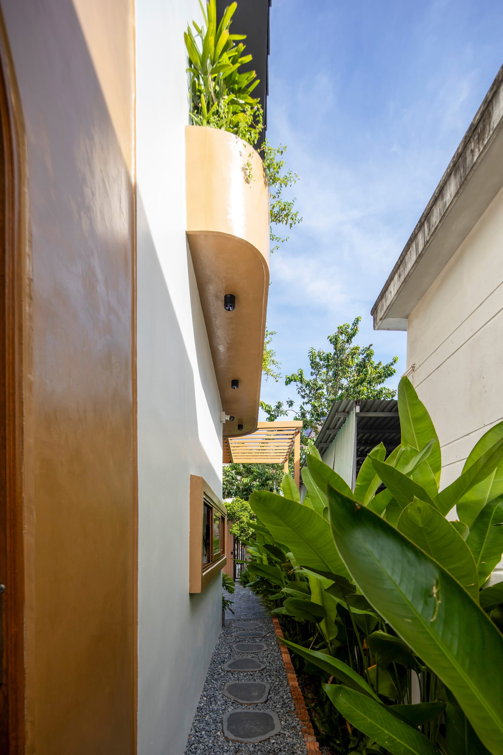 Ruby House - Image 1