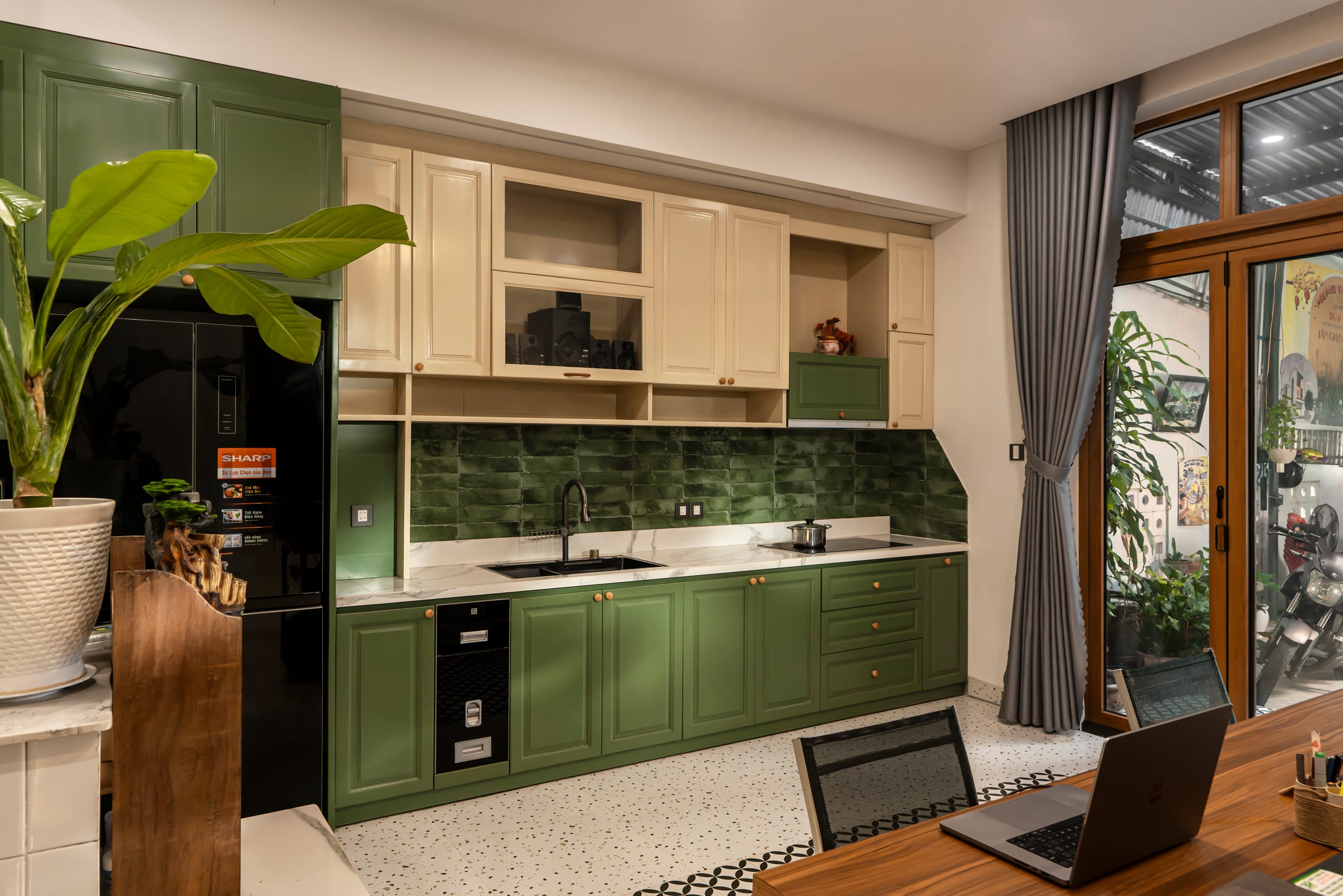 Bong House - Image 6