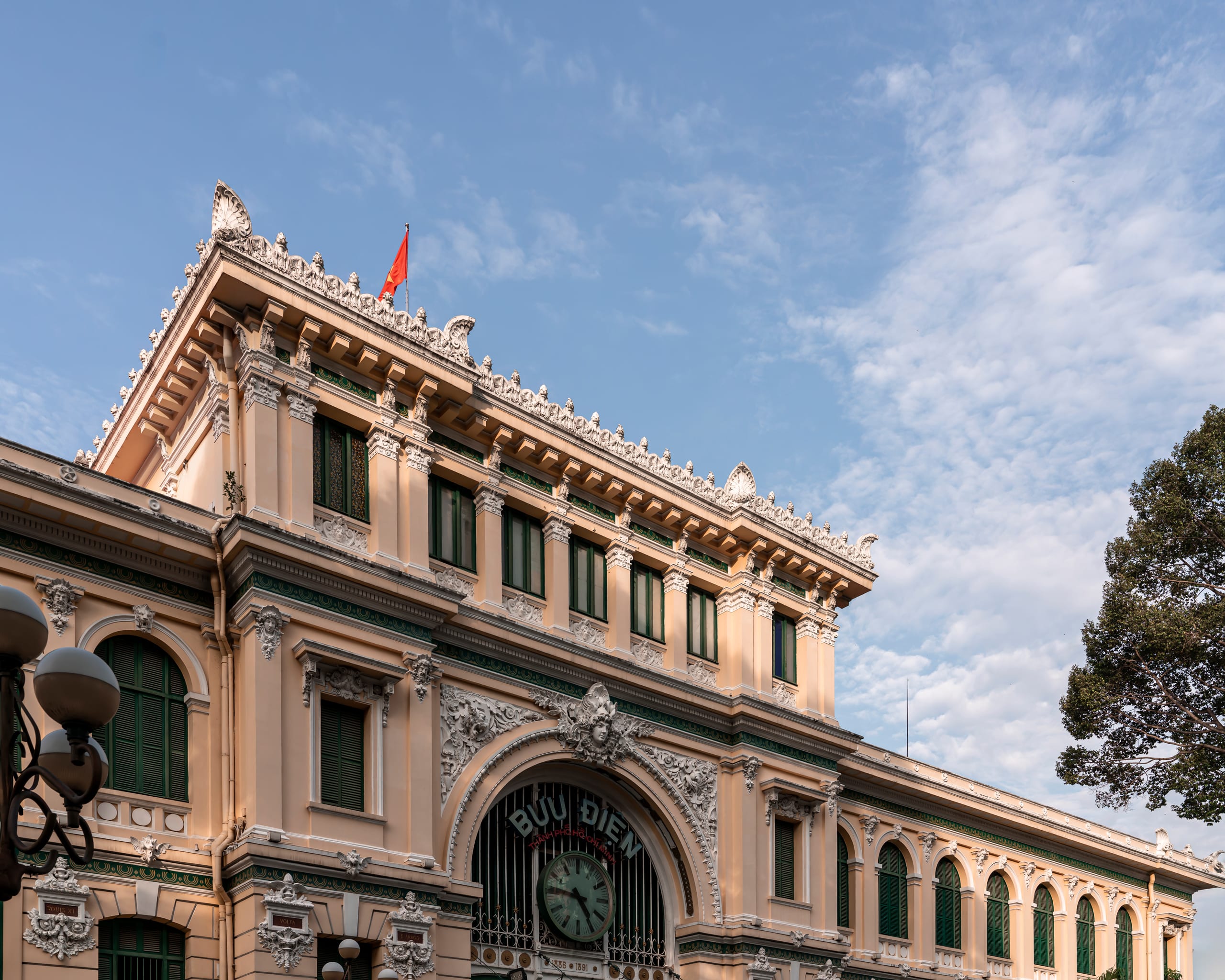 Bưu điện thành phố Hồ Chí Minh - Image 3