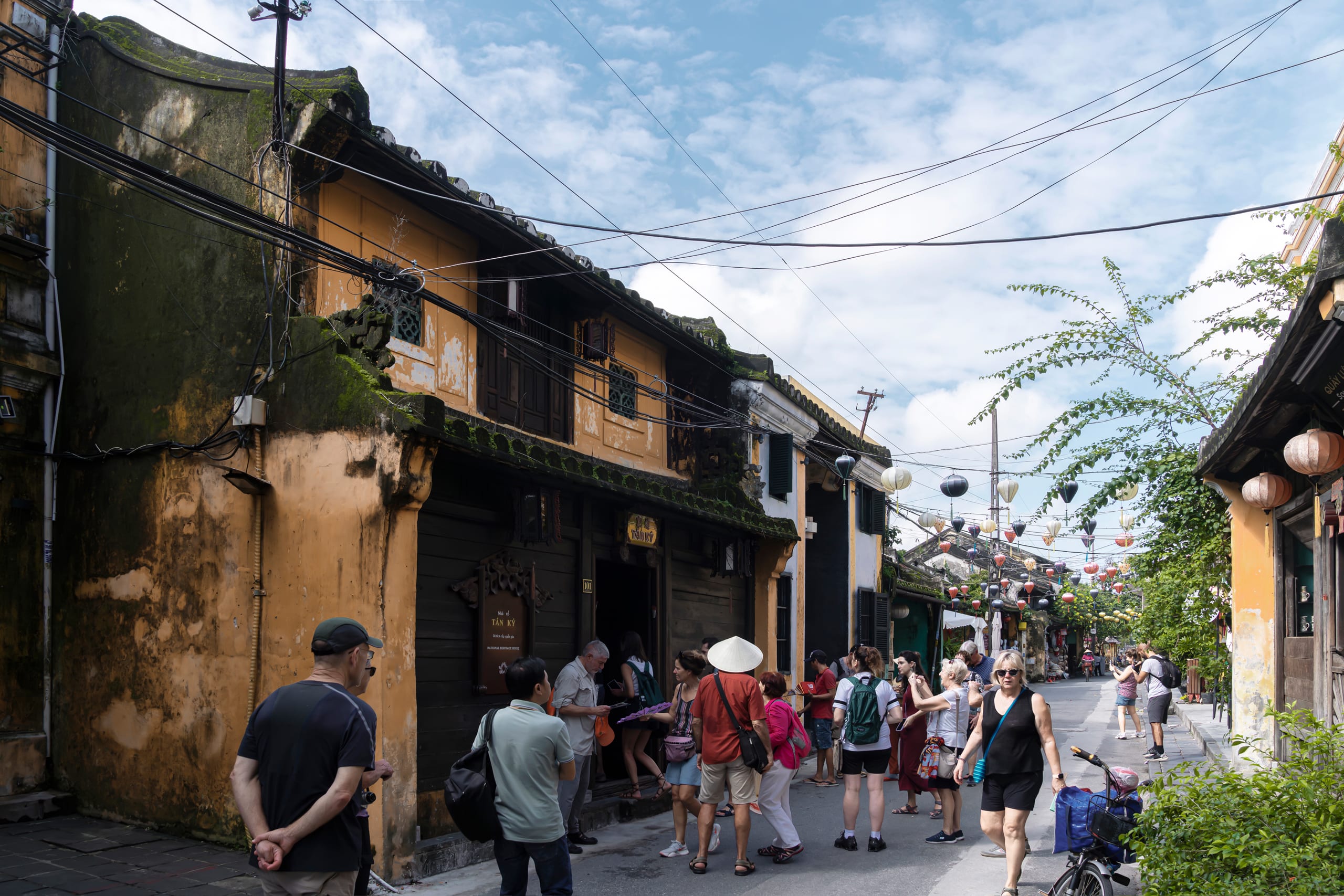 Nhà Cổ Tấn Ký - Image 1