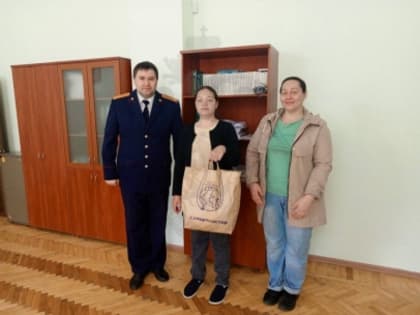 Помощь детям: В Октябрьском прошла акция «Собери ребенка в школу»