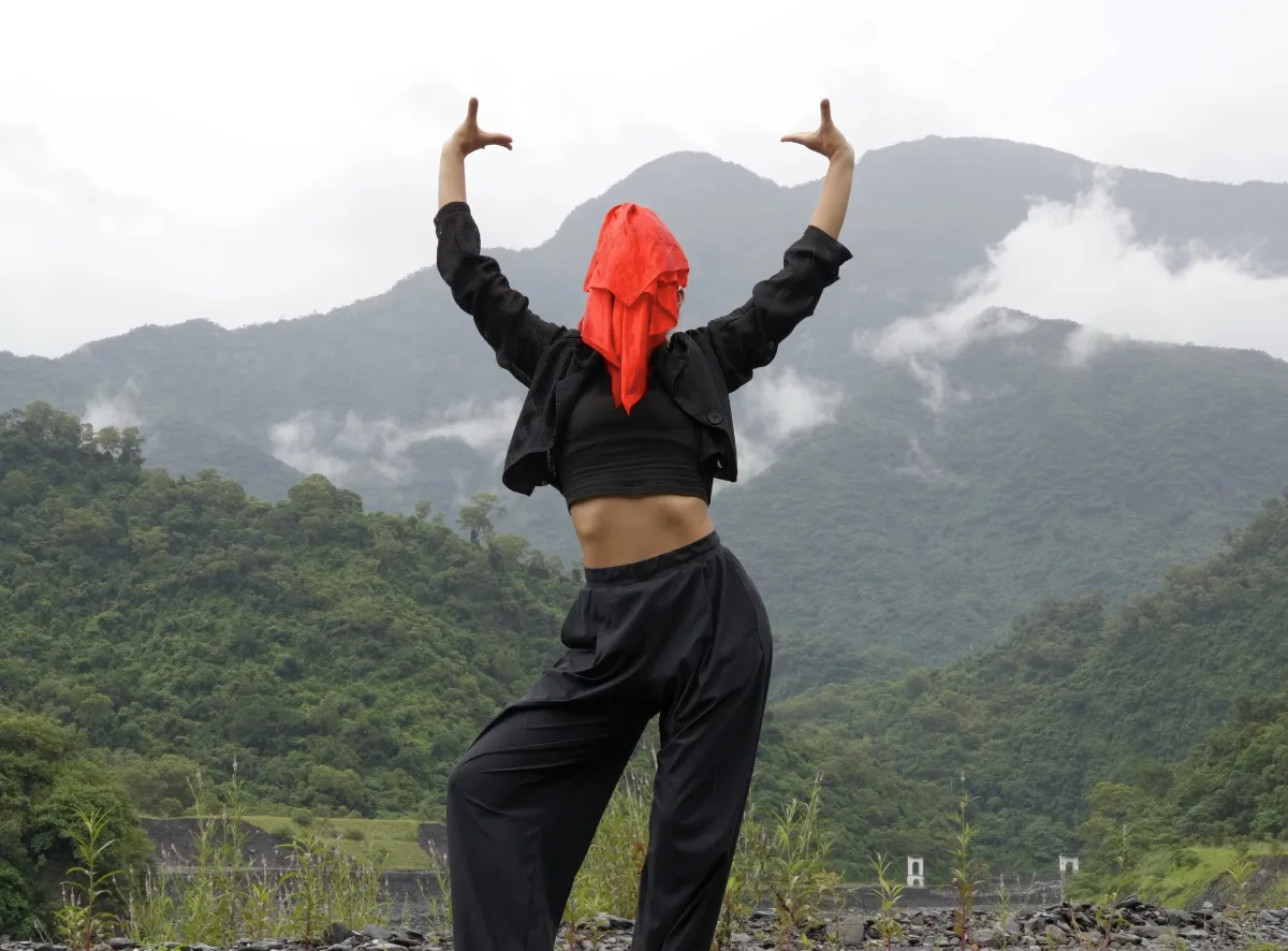 Never Enough, solo de danse contemporaine par Shihya Peng, Compagnie Yadre