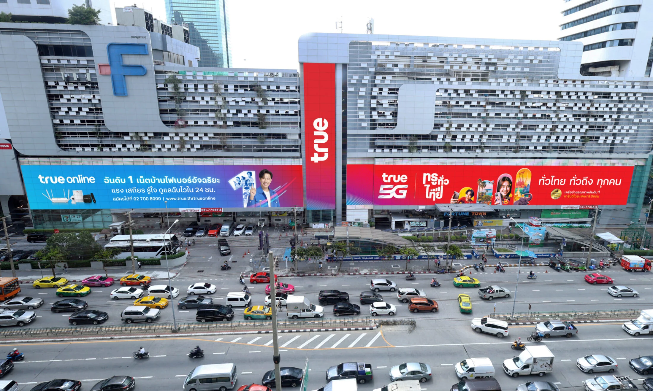 True 5G Billboard at Fortune Town