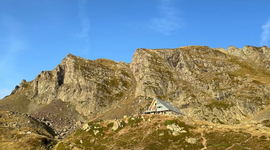 Refuge d'Ayous près du lac Gentau