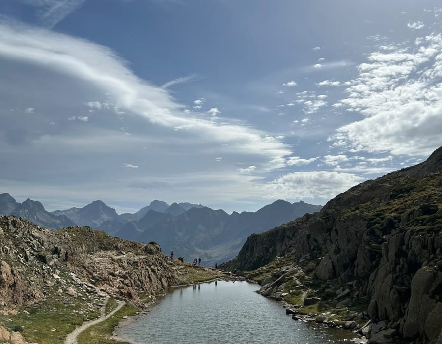Mares et petits lacs sur le sentier vers le col de Peyreget