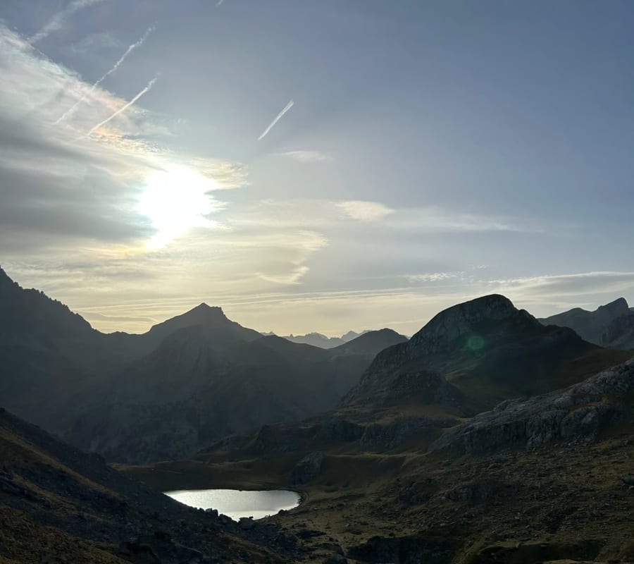 Vue de loin sur le lac Castérau