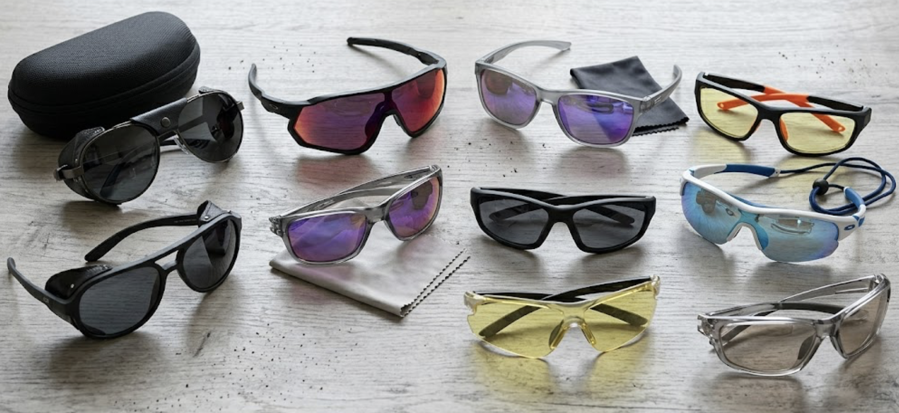 Différentes lunettes de soleil avec protections solaires variées