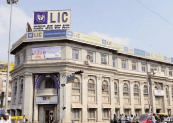 LIC clocks a sharp 40% jump in premium incomes