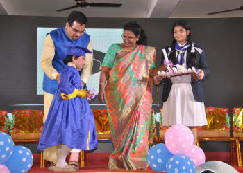 The students of Ryan International School, being felicitated at the hands of our Chairman, Mr.Milind Jaywant Bane for the Graduation Day Ceremony.