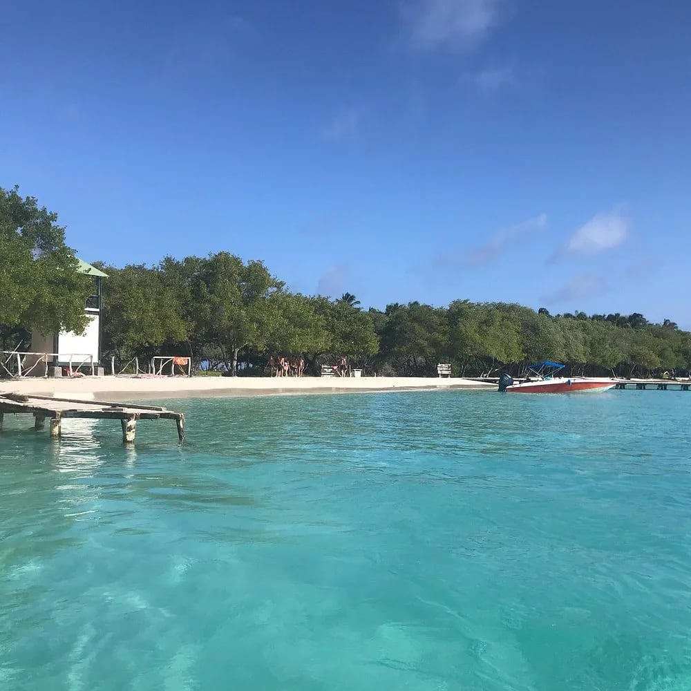 Full Day Cayo Sombrero desde Caracas Transporte + Lancha + Playa Morrocoy