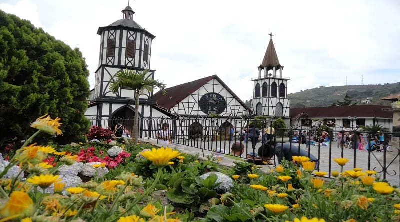 Full Day Colonia Tovar Todo Incluido Tour con Guía y Paradas Turísticas