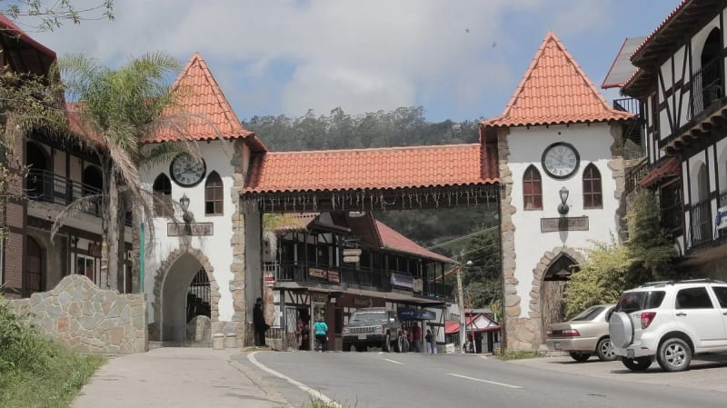 Full Day Colonia Tovar Todo Incluido Tour con Guía y Paradas Turísticas