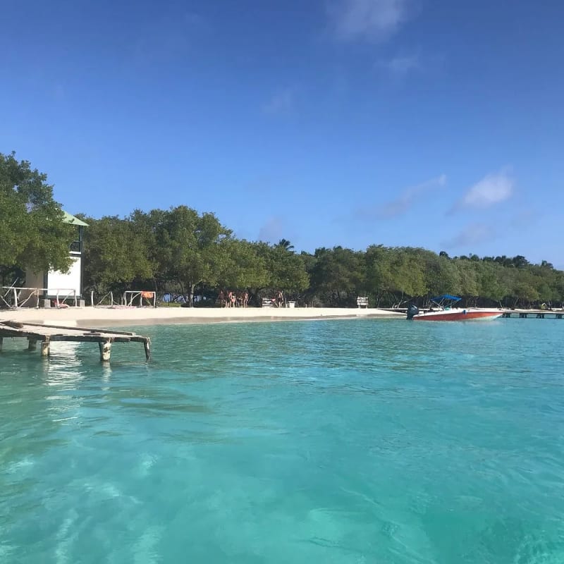Full Day Cayo Sombrero desde Caracas Transporte + Lancha + Playa Morrocoy