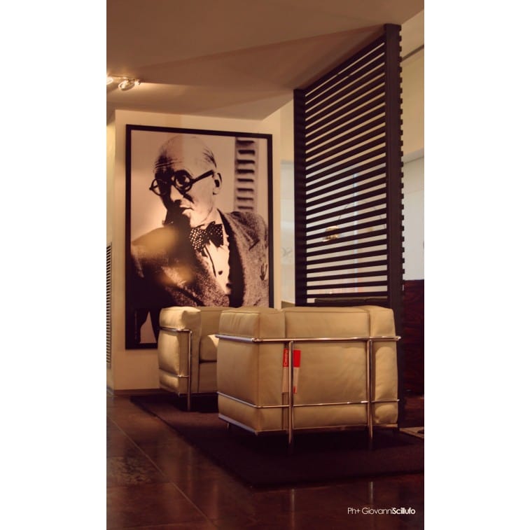 Cassina-LC2-Armchair