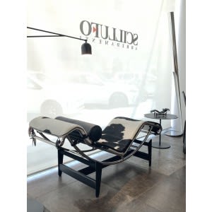 cassina lc4 chaise longue ponyskin 