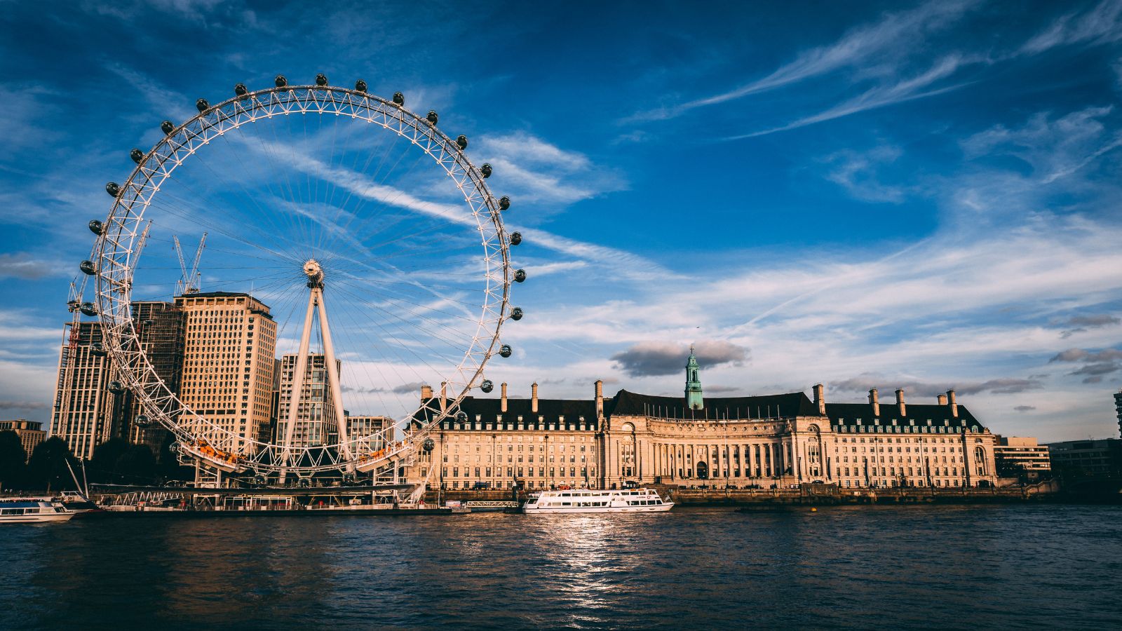 6 essential things to do on your first London holiday