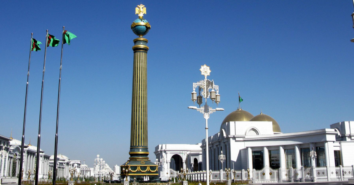Türkmenistan uçak bileti ile turistik yerler gezin