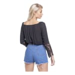 Blusa Negra Escote Hombros Caídos con Mangas de Encaje