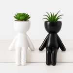 Maceta decorativa Hombrecitos - Diseño único para tu hogar y oficina