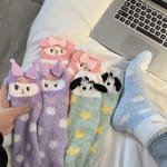 Par de medias personajes japoneses talle único, diseño divertido