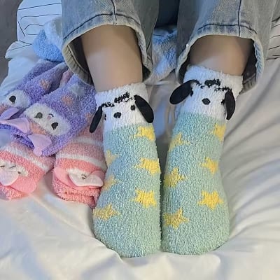 Par de medias personajes japoneses talle único, diseño divertido