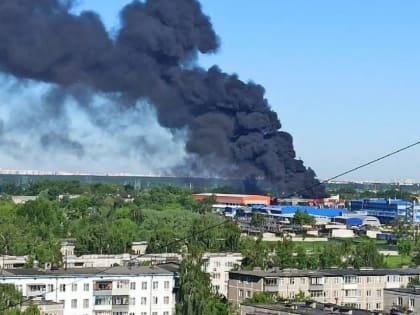 Крупный пожар охватил химпредприятие в Подмосковье (видео)