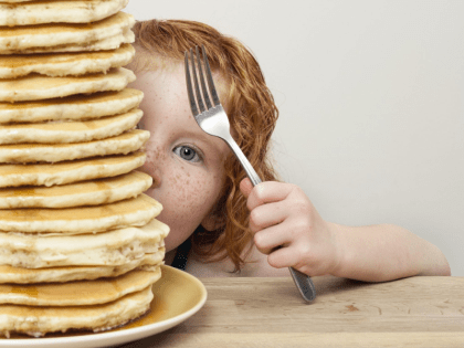 Сколько блинов можно есть детям, рассказала главный педиатр Подмосковья