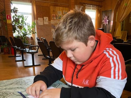 Орешкинцы рисовали пластилином