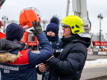 Столичные спасатели, а также специальная техника принимают участие в Неделе городского хозяйства