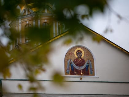 В Покровском храме Академии ректор епископ Звенигородский Кирилл совершил воскресные богослужения