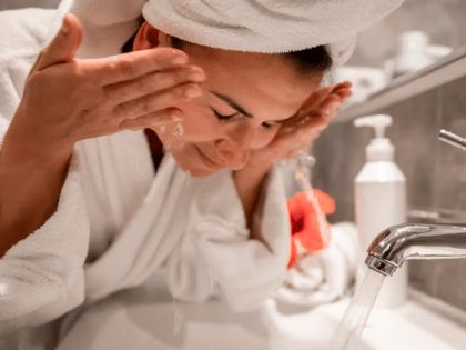 Косметолог рассказал, как позаботиться об обезвоженной коже лица