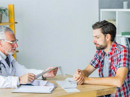 Врач рассказал, по каким симптомам можно определить дефицит магния и почему это важно