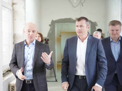 Владимир Волков проверил текущий ремонт в поликлинике Люберец