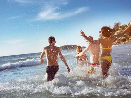 Врач Лебедев рассказал, какими инфекциями можно заразиться во время купания в водоёмах