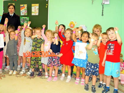 Сотрудники Госавтоинспекции Дмитровского г.о. провели акцию «Знаки всякие важны, знаки всякие нужны!»