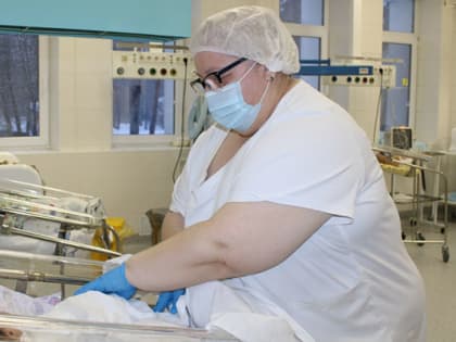 Впервые за 5 лет первой в наступившем году появилась на свет девочка