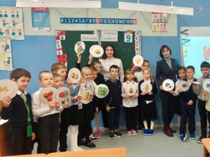 Медики Видновской КБ с ребятами 1 «Э» класса Лопатинской средней школы поговорили о пользе правильного питания.