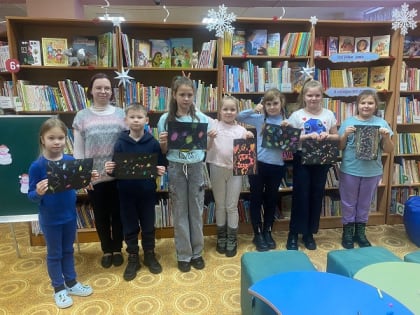 Юные ружане изображали новогодние огни пастелью