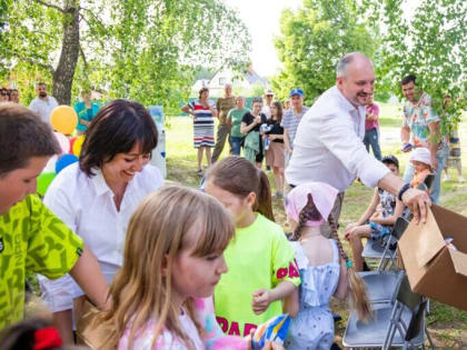 В Кашире детей угощали мороженым на Дне соседей