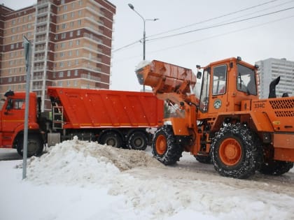 В Пущино коммунальные службы устраняют последствия снегопада