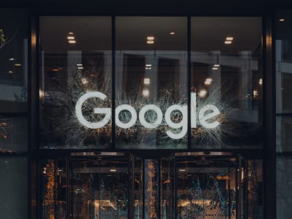 Из-за ошибки Google курс доллара упал до отметки 62 рубля