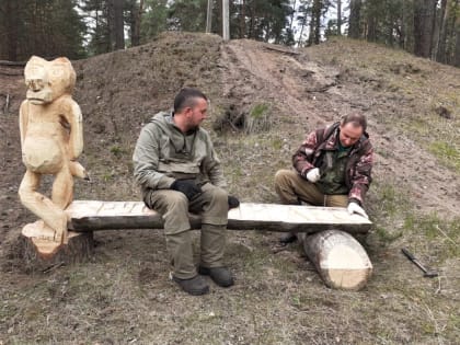 В Ступинском участковом лесничестве установили ещё одну оригинальную скамейку-навигатор