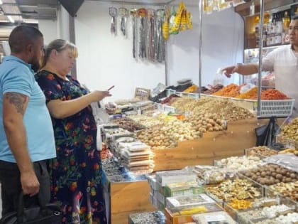 Проверки на рынке: борьба с незаконной торговлей в городе