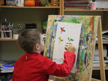 Юных жителей пригласили на занятия в студию изо в ДКиС