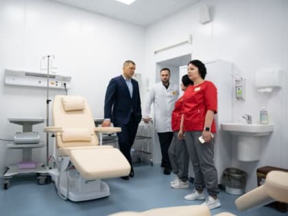 Илья Поночевный проверил работу отделения переливания крови Дмитровской больницы после капремонта